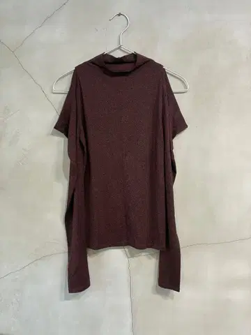 G.V.G.V. 와인 레드 오픈 숄더 긴팔