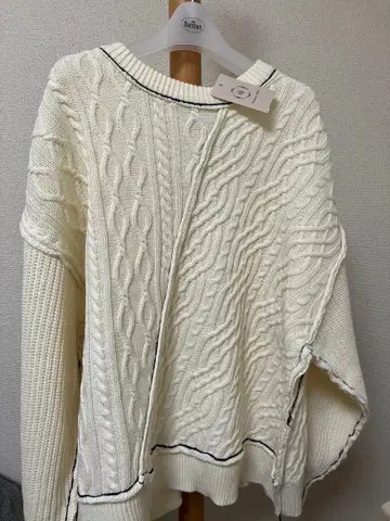 [새상품] sm2 케이블 니트 사이드 지퍼 스웨터 프리 아이보리