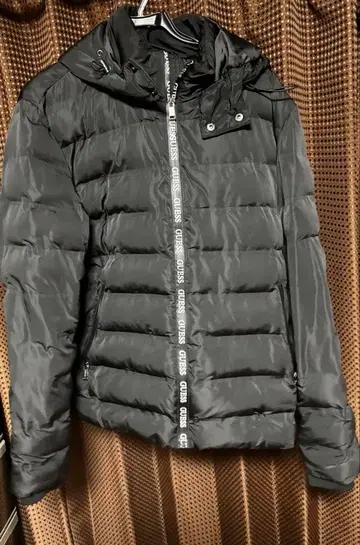 GUESS 블랙 다운 자켓 M