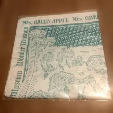 Mrs. GREEN APPLE Wonder Museum 스카프