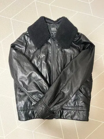 A.P.C. 블랙 가죽 아우터
