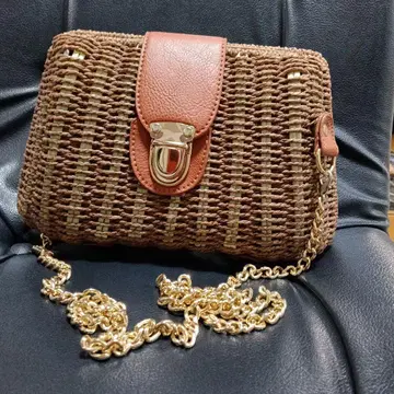 브라운 바스켓백 플랩 포함