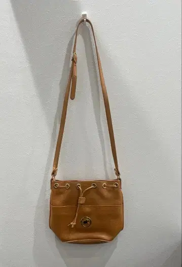 헌팅월드 가죽 숄더백