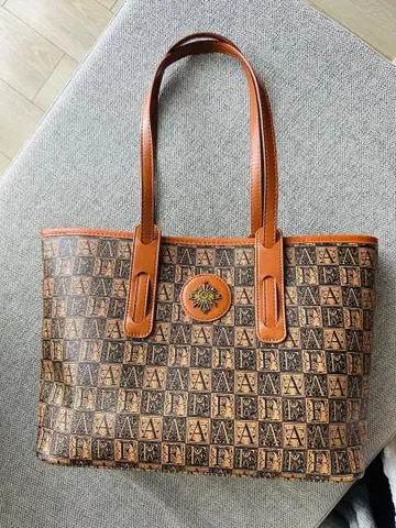 세련된 로고 숄더백 토트백