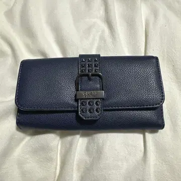 GUESS 네이비 장지갑 스터드 부착