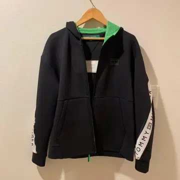 TOMMY HILFIGER 후드 부착 후드티 블랙