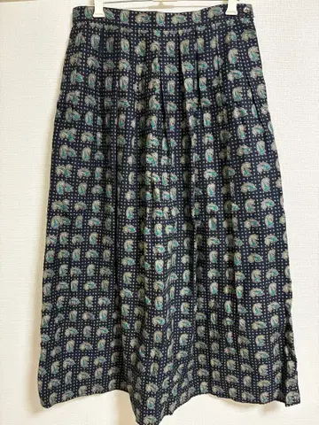 네이비 페이즐리 무늬 플리츠 스커트