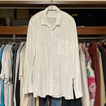 카와 화이트 셔츠