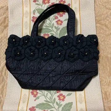 플라워 장식 블랙 핸드메이드 백