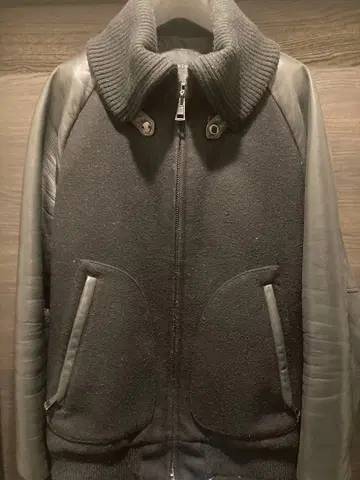 1 piu 1 uguale 3 블랙 바시티 자켓