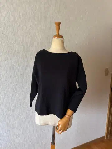 엘리오폴 블랙 보트넥 긴팔 니트