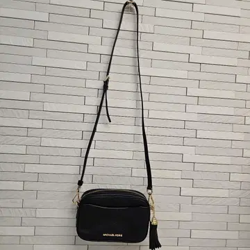 마이클코어스 숄더백 웨스트 파우치 미사용