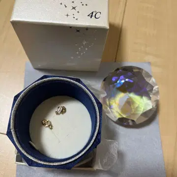 4C 골드 스터드 귀걸이 박스 포함