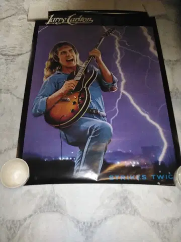 래리 칼튼 스트라이크스 트와이스 포스터