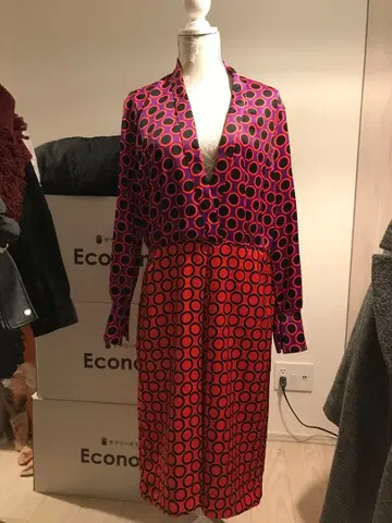 도트 무늬 V넥 원피스