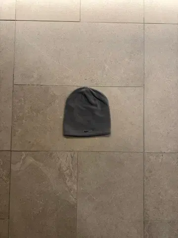 NIKE 니트 모자 그레이 블랙
