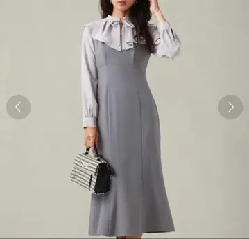 [ 새상품급 거의 미사용 ] cheek 티크 프릴 도킹 원피스 그레이