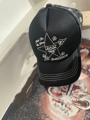 블랙 캡 별 모양 디자인