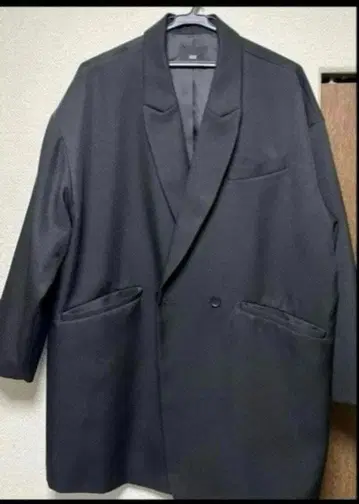 HARE 블랙 체스터 코트