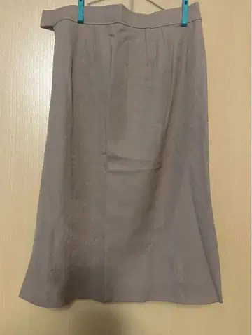 끌로에 베이지 스커트 무릎 기장