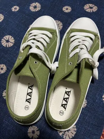 올리브 그린 캔버스 스니커즈