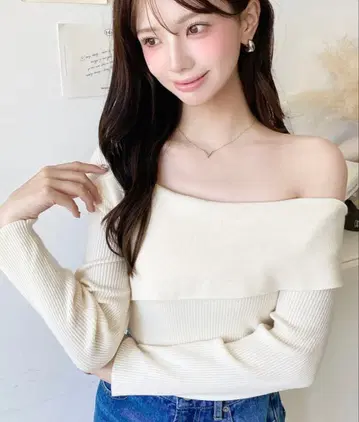 아이보리 오프숄더 스웨터 오프숄더 니트