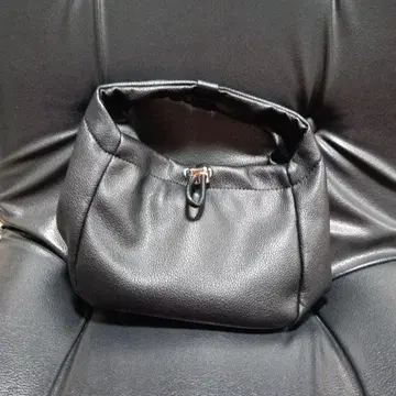 블랙 개더 핸드백