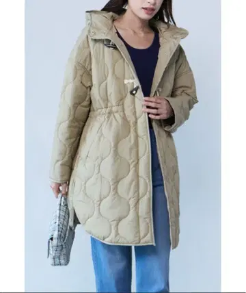 베이지 퀼팅 다운 자켓 후드 부착