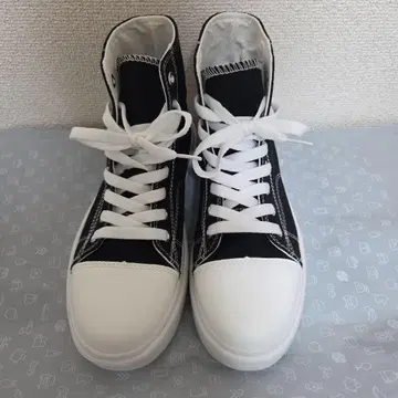 블랙 하이컷 스니커즈 24 미사용 새상품