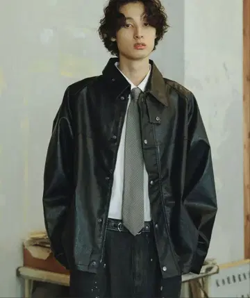 클래식 PU 인조 가죽 숏 기장 자켓 bleme