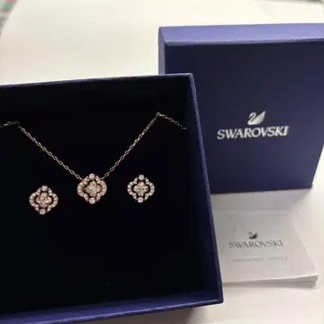 Swarovski 플라워 모티브 목걸이 귀걸이 세트