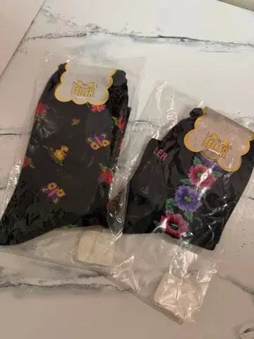 [ FEILER ] 꽃무늬와 나비 자수 삭스 2족 세트