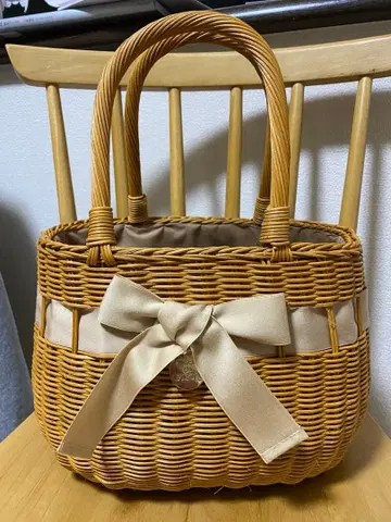 메종 드 플뢰르 라탄 리본 카고백 베이지