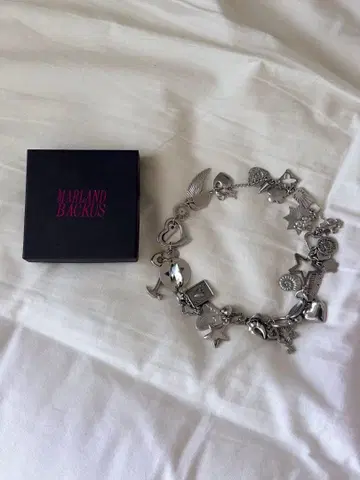 Marland backus 목걸이