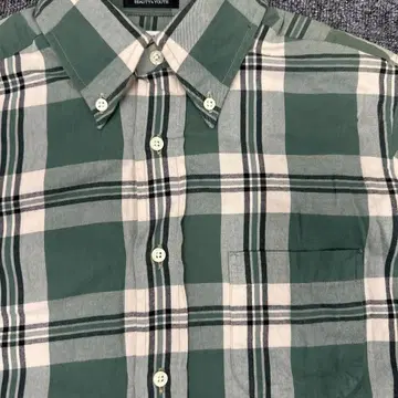 194 인디비주얼라이즈드 셔츠 그린과 화이트 체크 무늬 버튼 다운 셔츠