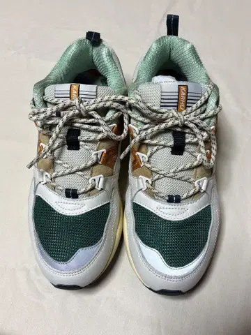 KARHU 화이트/그린/오렌지 스니커즈