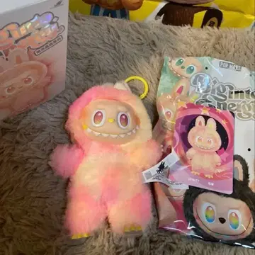 POP MART THE MONSTERS Big into Energy