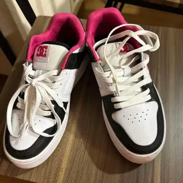 DC 로우컷 스니커즈 화이트/블랙/핑크