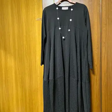 비어즐리 블랙 레이스 절개 롱 원피스