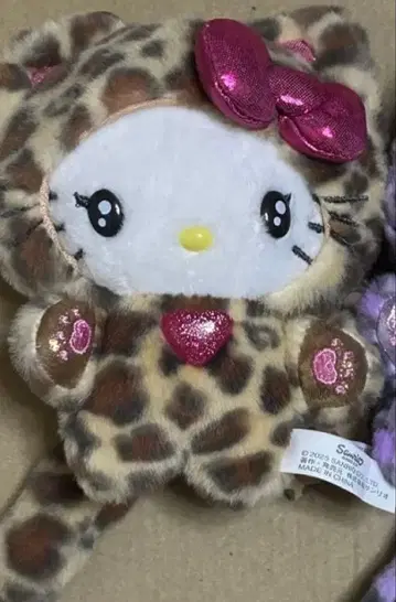 산리오 갸루 고양이 마스코트 참 헬로키티