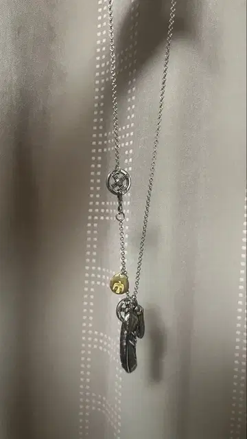 goro's풍 실버 페더 목걸이