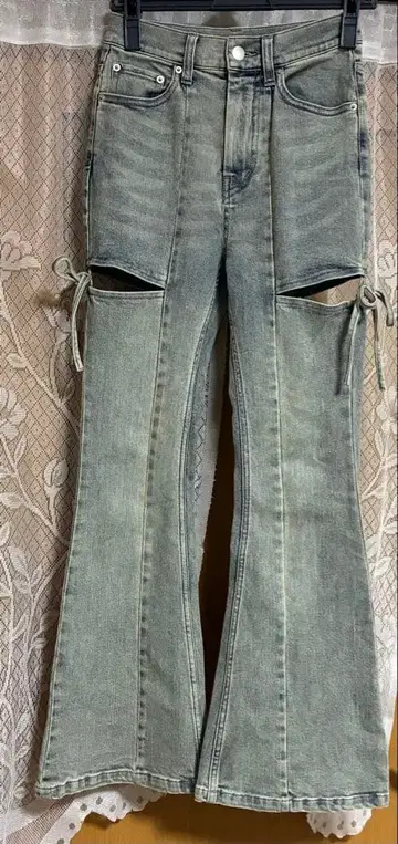 컷 아웃 디자인 플레어 팬츠 XS 라이트 블루