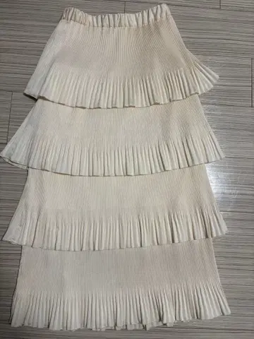 ROSE BUD 아이보리 플리츠 스커트