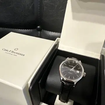 Carl F. Bucherer 마네로 오토 데이트