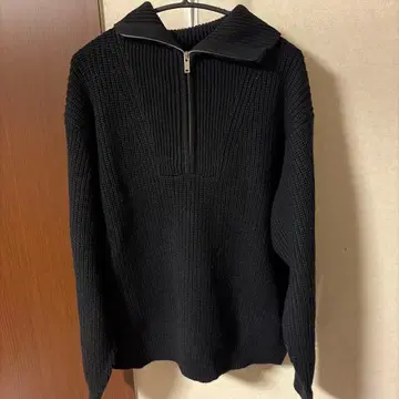 블랙 하이넥 니트 스웨터