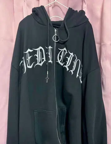 볼칸 & 아프로다이티 고양이 귀 로고 ZIP 후드티 블랙 L