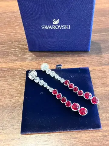 SWAROVSKI 스와로브스키 귀걸이 [ 양쪽 귀용 ] 레드 핫샴