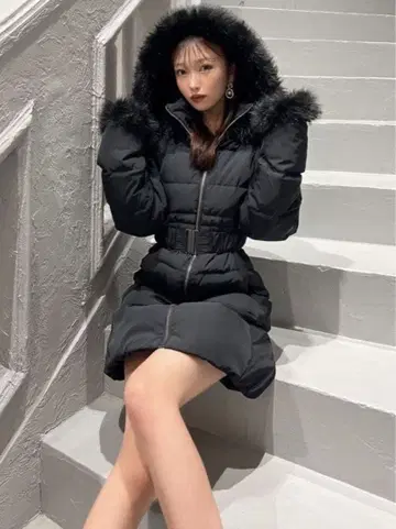 거의 새상품 RESEXXY 후드 부착 다운 코트