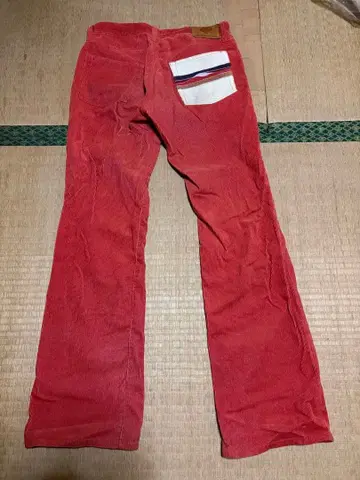 레인보우 컨트리, 코듀로이 빨간색 팬츠