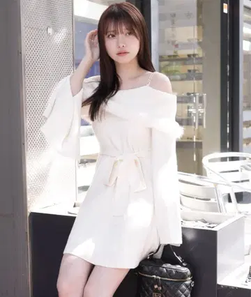 LIPSERVICE 주얼 체인 퍼 오프숄더 니트 원피스